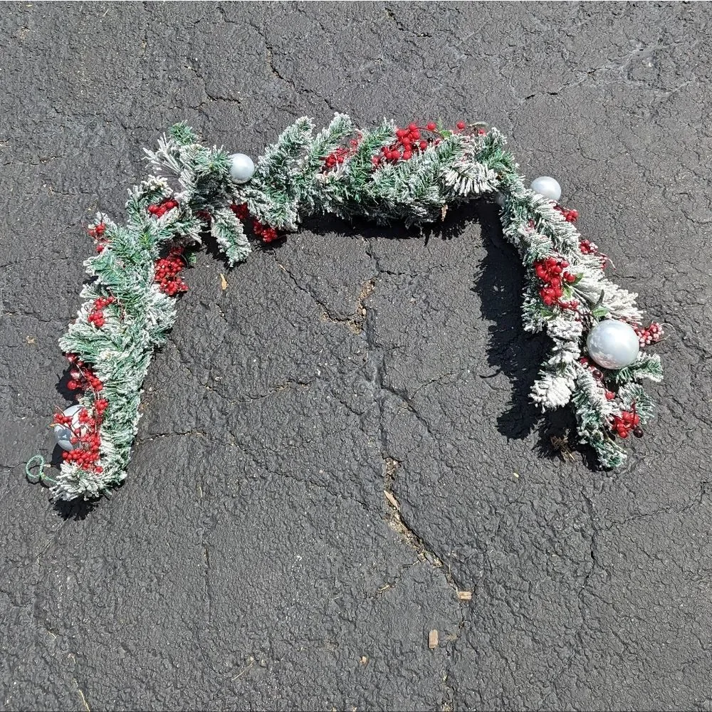 6ft Garland - Picture 2 of 2